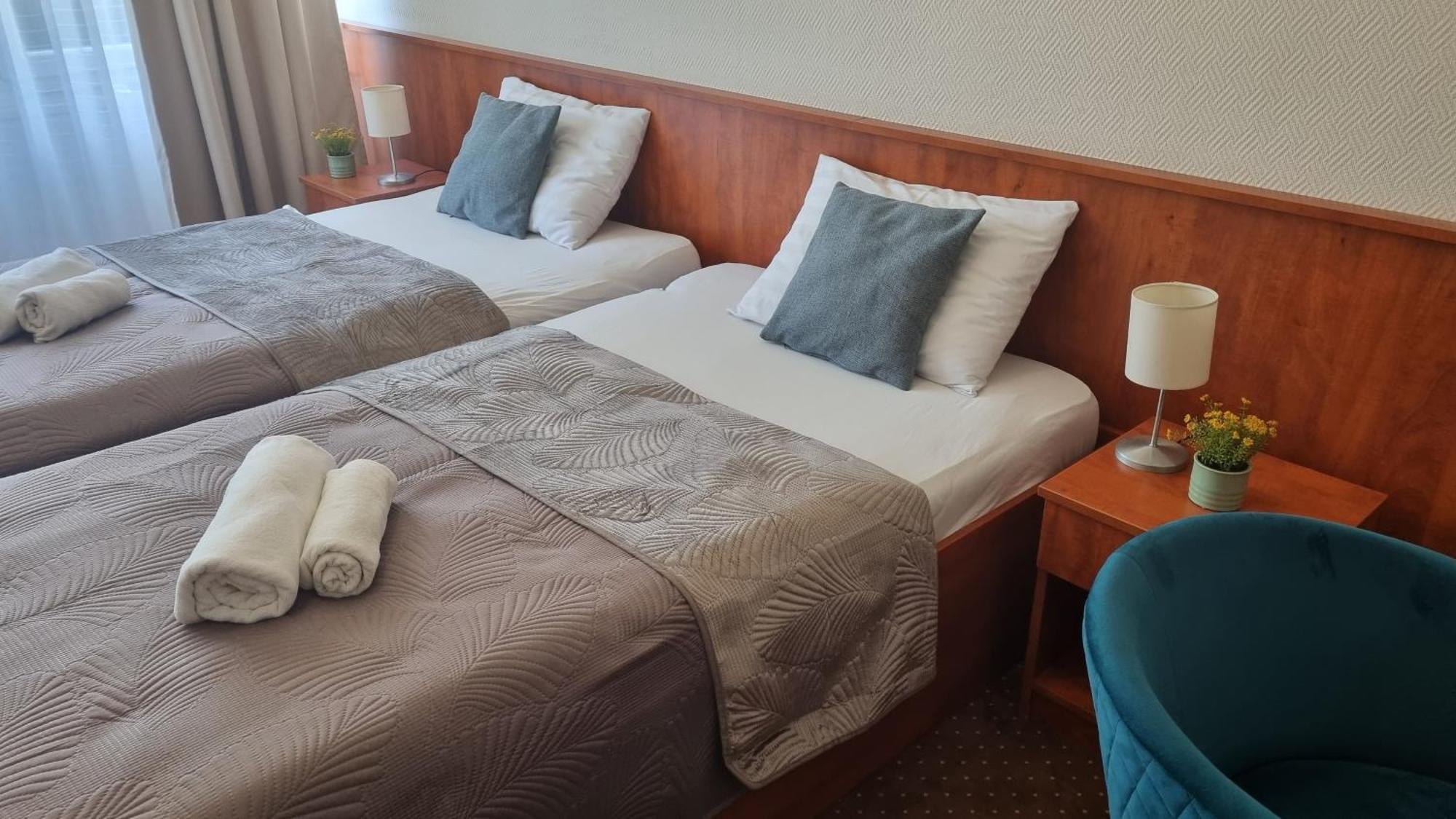 Sport Hotel Tatabánya Eksteriør bilde