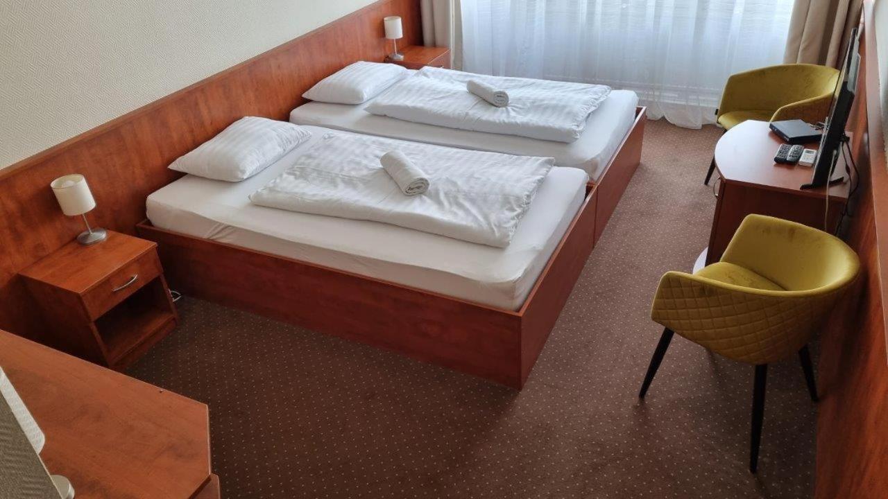 Sport Hotel Tatabánya Eksteriør bilde