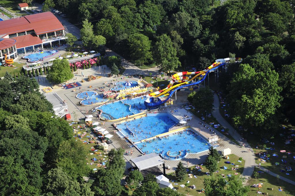 Sport Hotel Tatabánya Eksteriør bilde