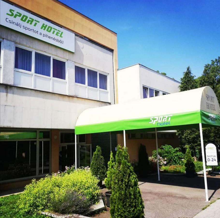 Sport Hotel Tatabánya Eksteriør bilde