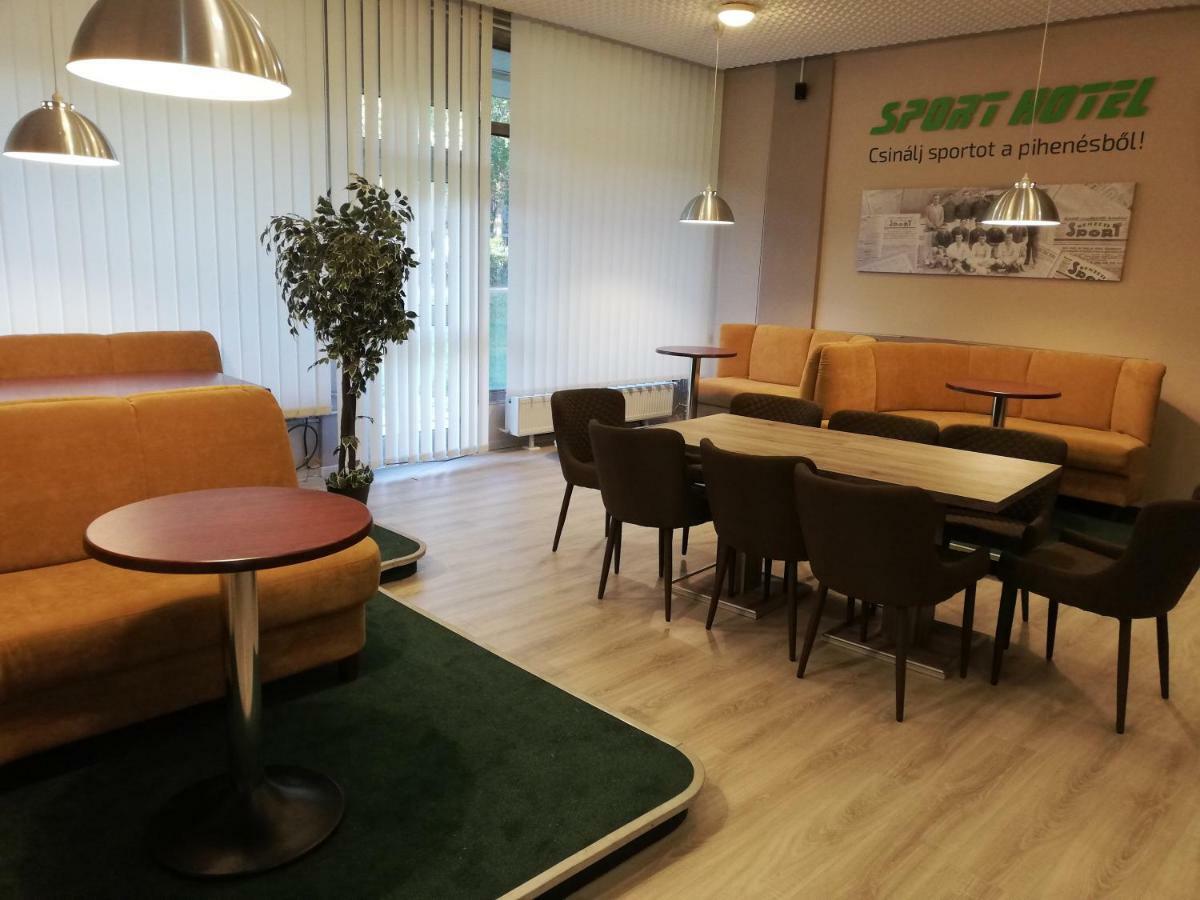 Sport Hotel Tatabánya Eksteriør bilde