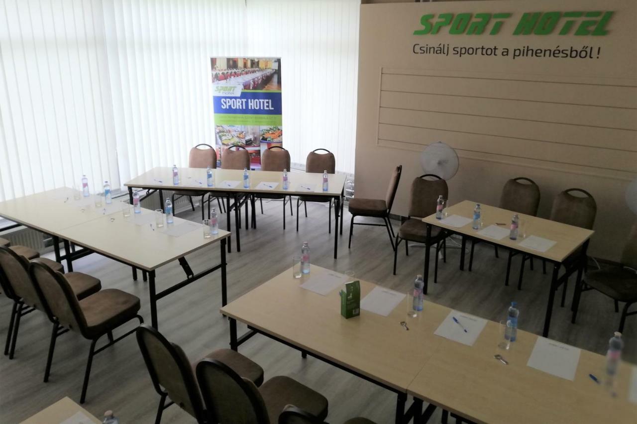 Sport Hotel Tatabánya Eksteriør bilde